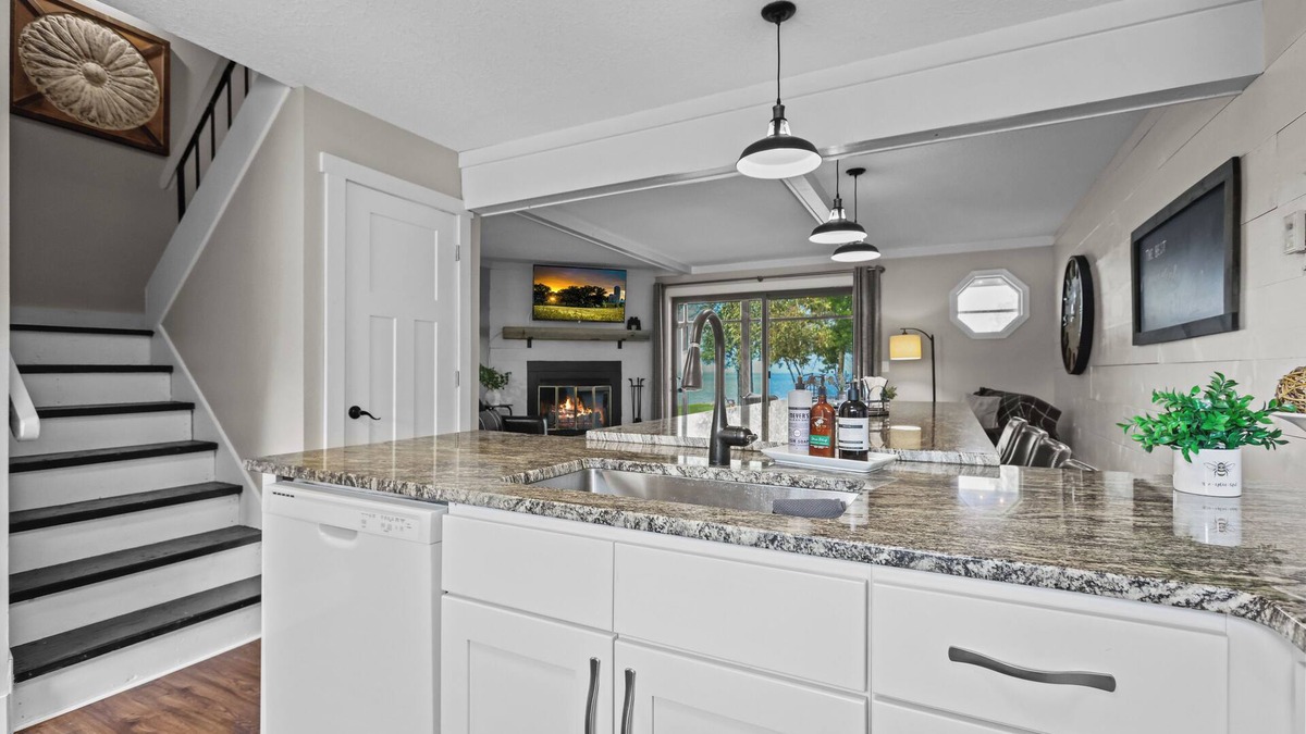 Onamia Villa | Izaty's Beach Villa- Completely remodeled and exceptionally clean