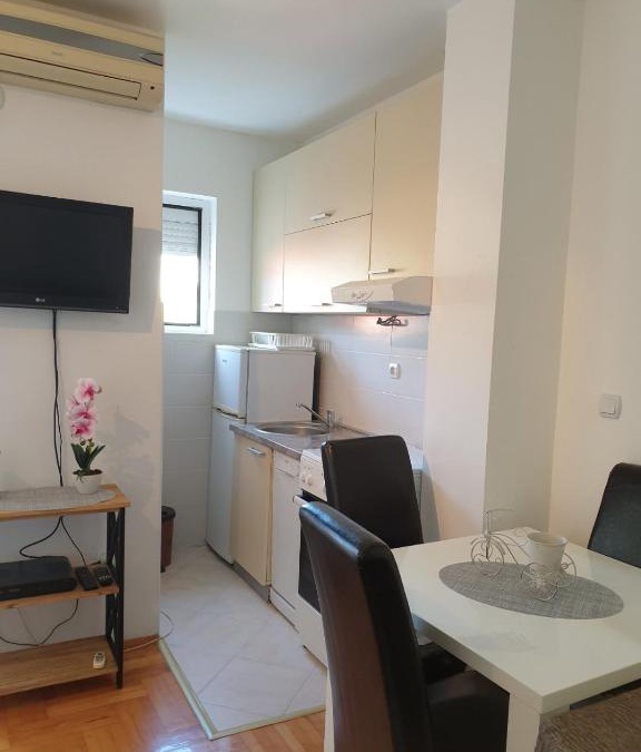 Trebesinj Apartment | Izdajem studio - apartman