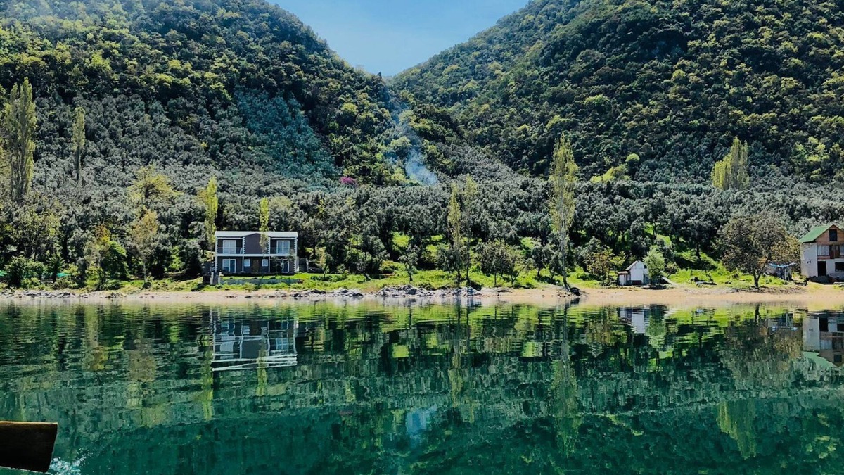 Nilufer Villa | Iznik Sunshine Lake House with stunning views
