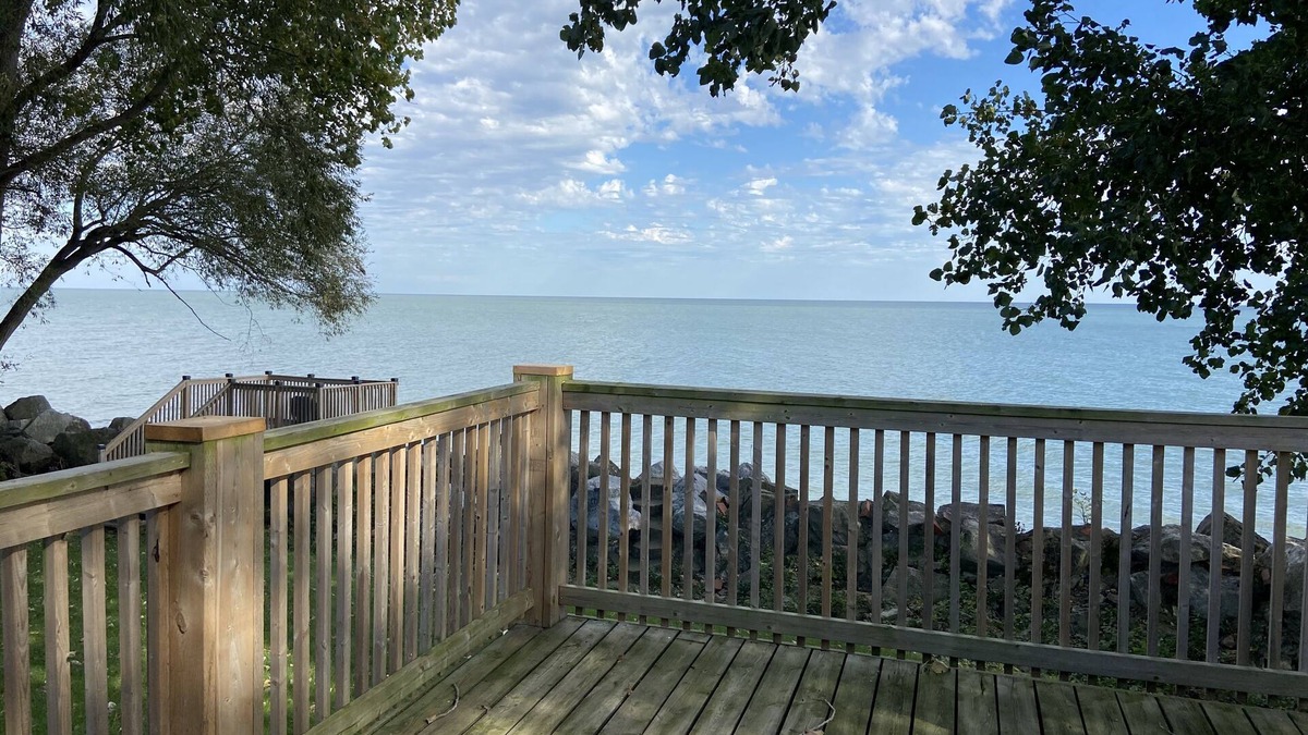 Leamington House | Izzy's Lookout Lake House - Spacious 2 bedroom house