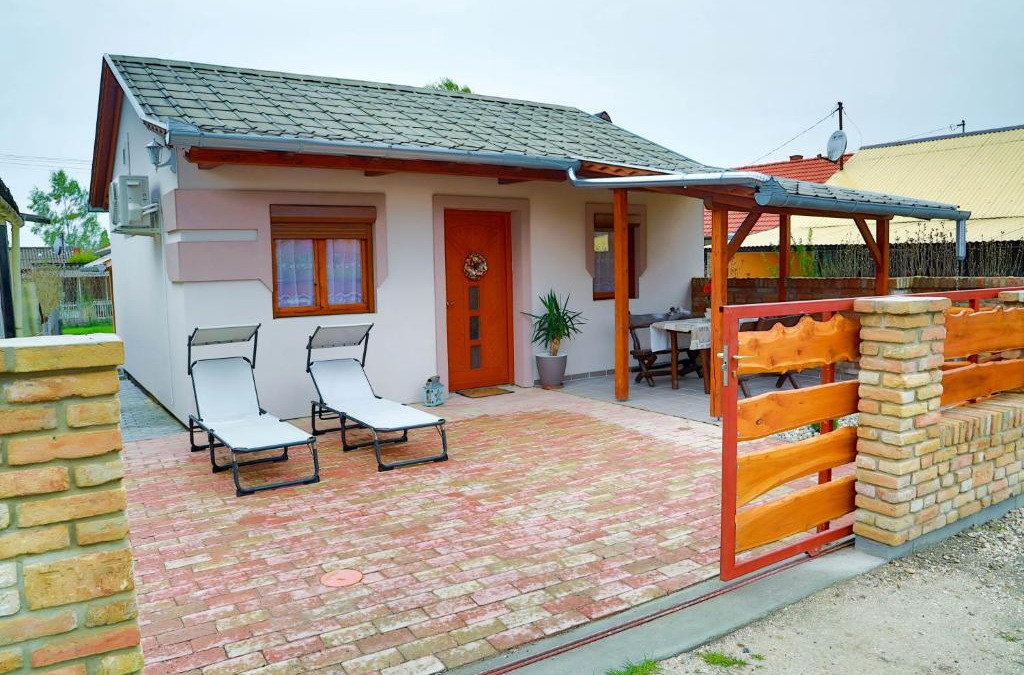 Buzsak House | Jázmin Apartman