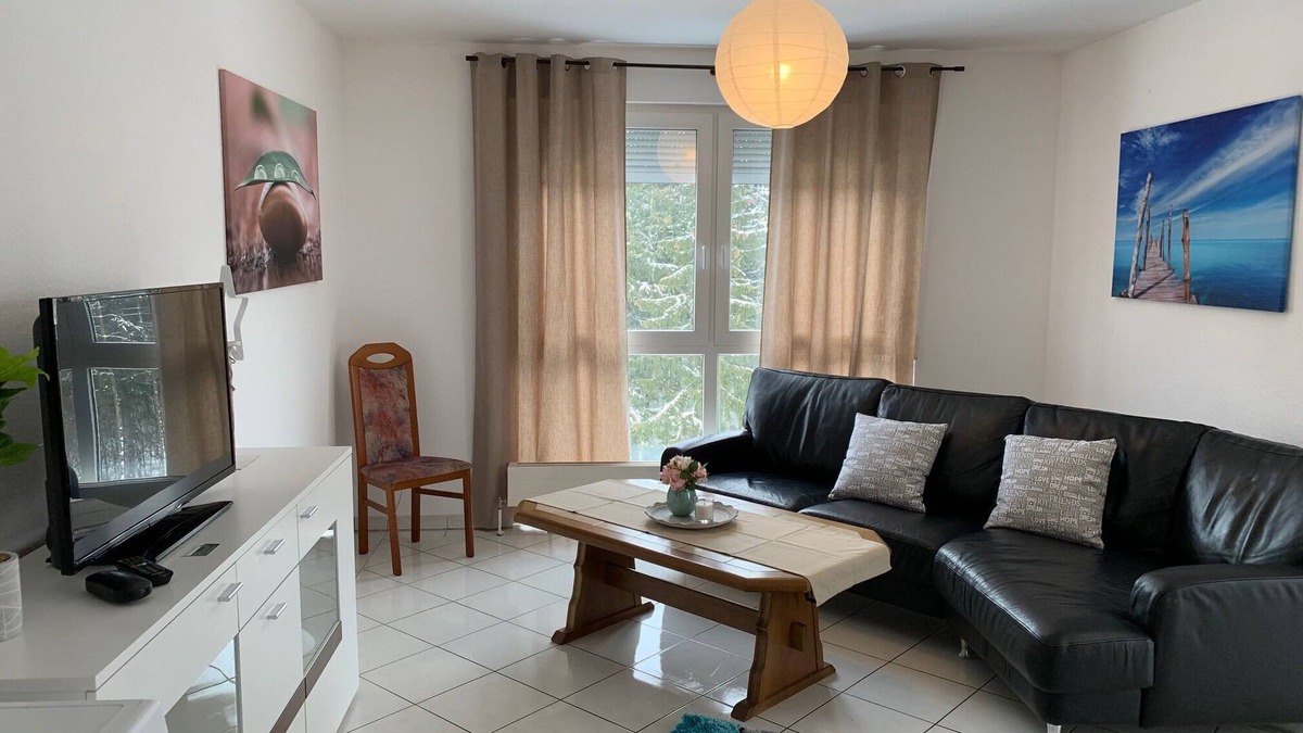 Villingen-Schwenningen Apartment | Jägerhaus-Hochemmingen, Haus-Waldblick in Villingen, holiday apartment 130sqm