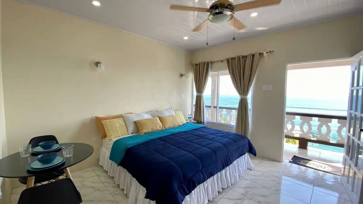 Scarborough House | J'adore Suites - King Bed