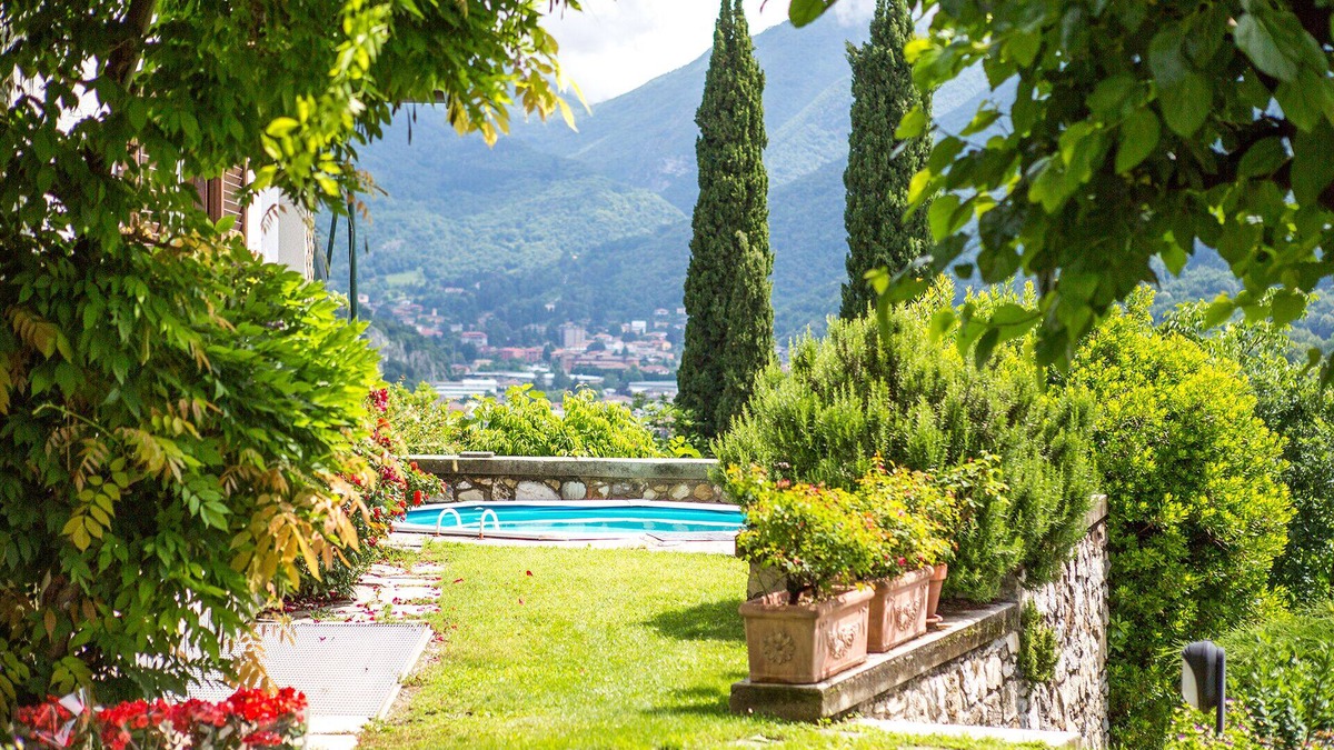 Caslino d'Erba Villa | J&J House Como Bellagio Holiday home with pool in the Larian triangle