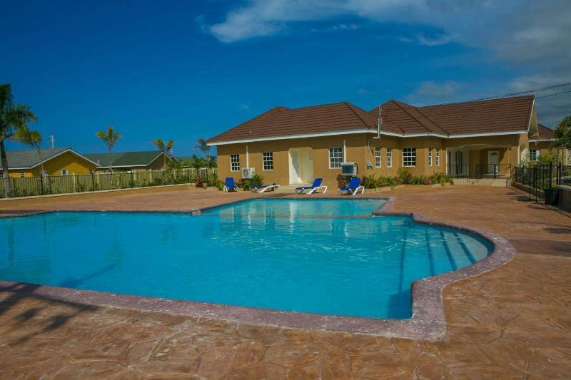Mammee Bay Apartment | J Ochi ApartHotel