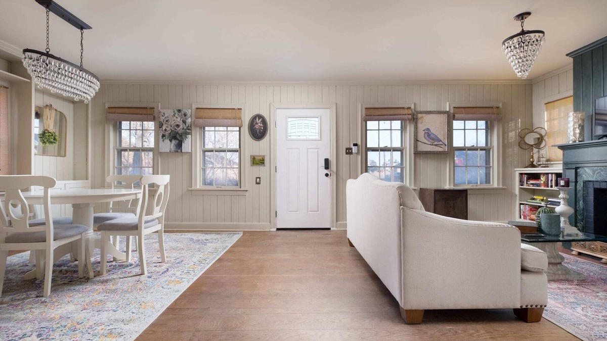 Amarillo House | J-Town House Summary: