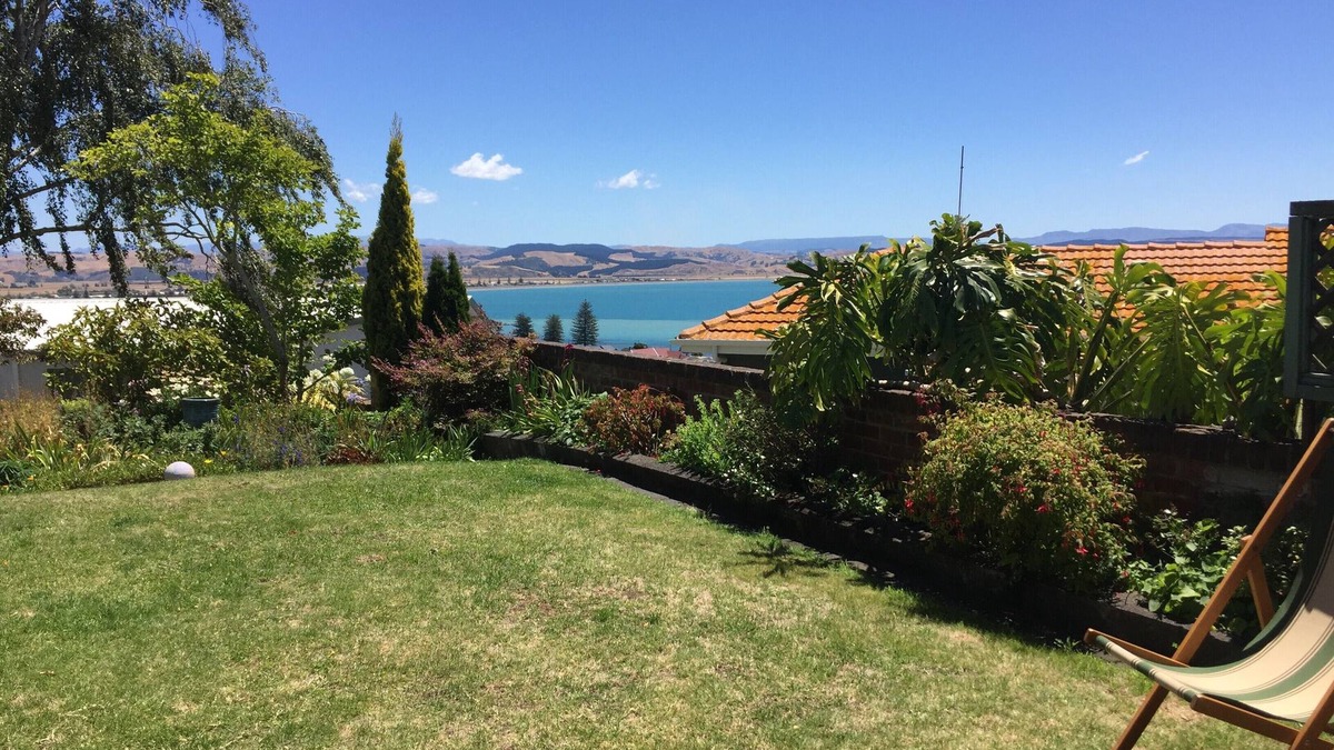Ahuriri Cottage | Jacaranda Lodge - Napier Hill Holiday Home