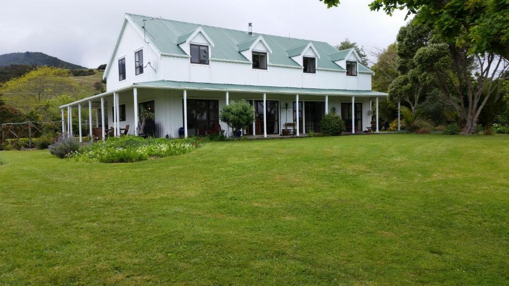 Preece Point Bed & Breakfast | Jacaranda Lodge