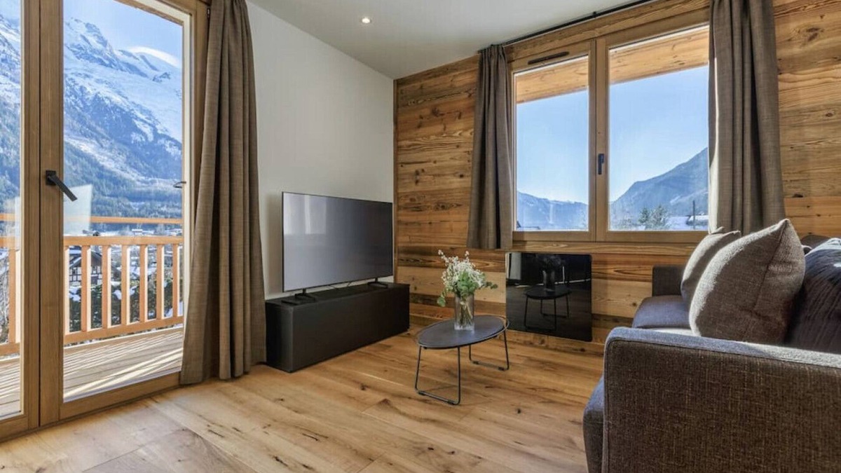 Chamonix City Centre Apartment | Jacaranda · Sublime 6pax Vue Mtblanc Central Parking 2