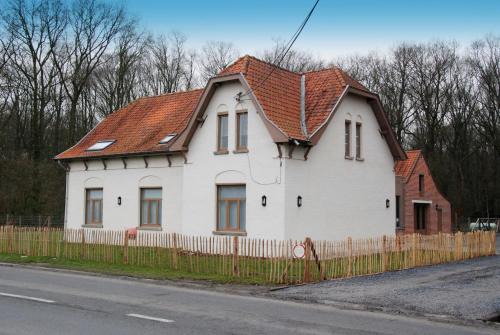 Comines-Warneton House | Jachthuis Au Bois Du Gheer