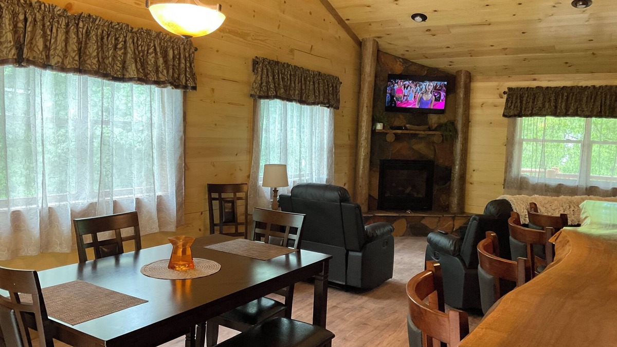 Large Cabin | JACKSON HILL CABIN
