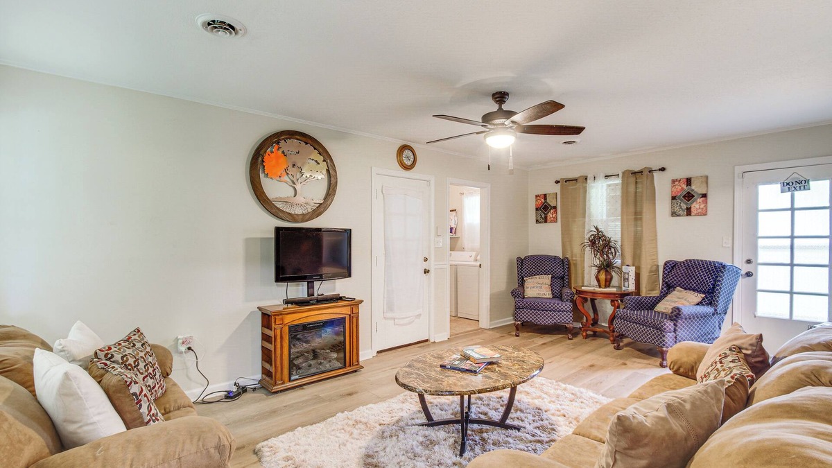 Tougaloo House | Jackson Home w/Patio, 2 Grills & Ping-Pong Table!