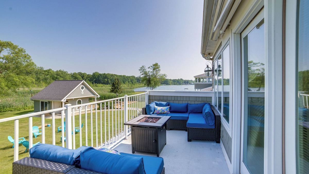 Horton House | Jackson Lakefront Getaway w/Balcony, Dock Access