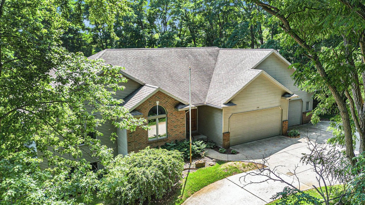 Grandville House | Jackson Woods: Experience Fall Colors in Comfort and Style