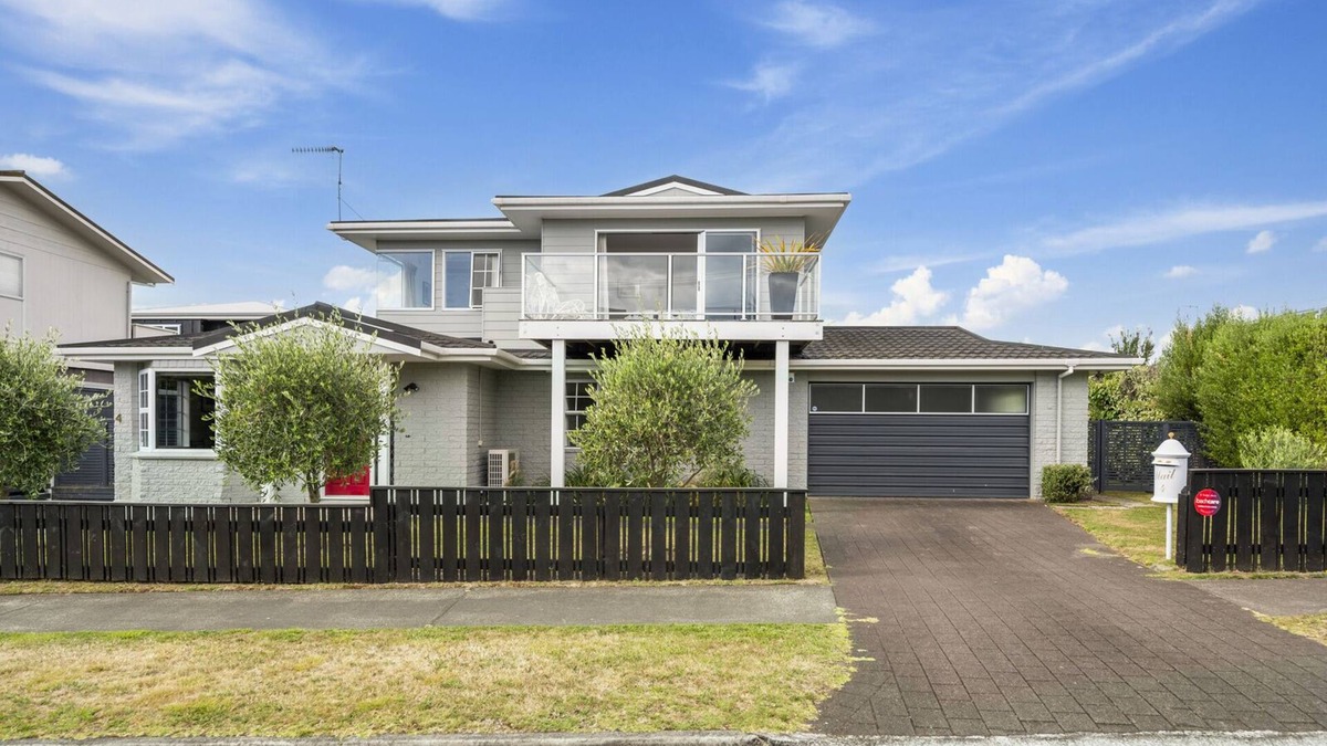 Two Mile Bay Cottage | Jacksons - Two Mile Bay Holiday Home