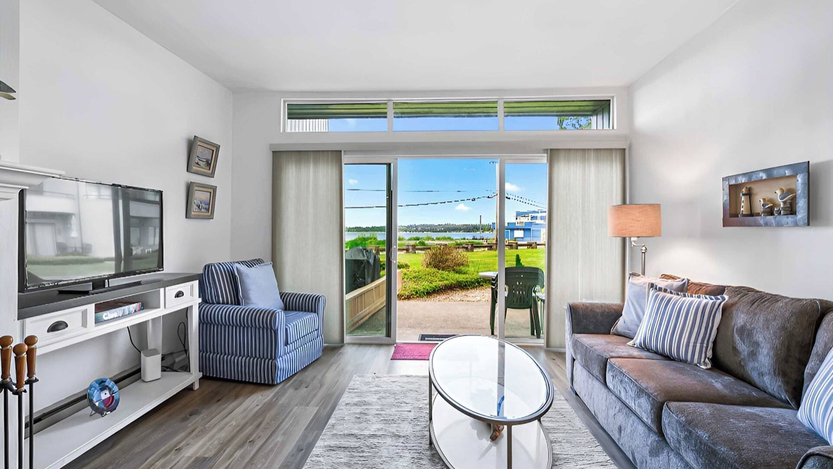 Birch Bay Condo | Jacob's Landing - front walk out condo with stuning bay views.