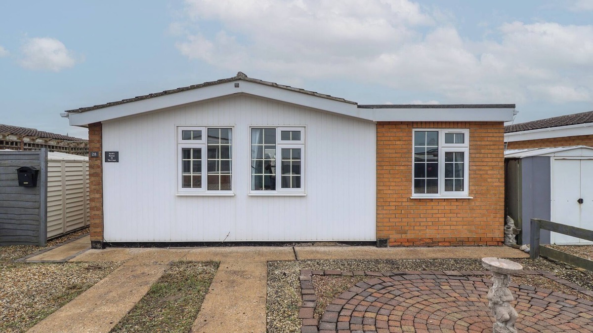 Anderby Creek House | JACOB'S RETREAT, pet friendly, with a garden in Chapel St Leonards