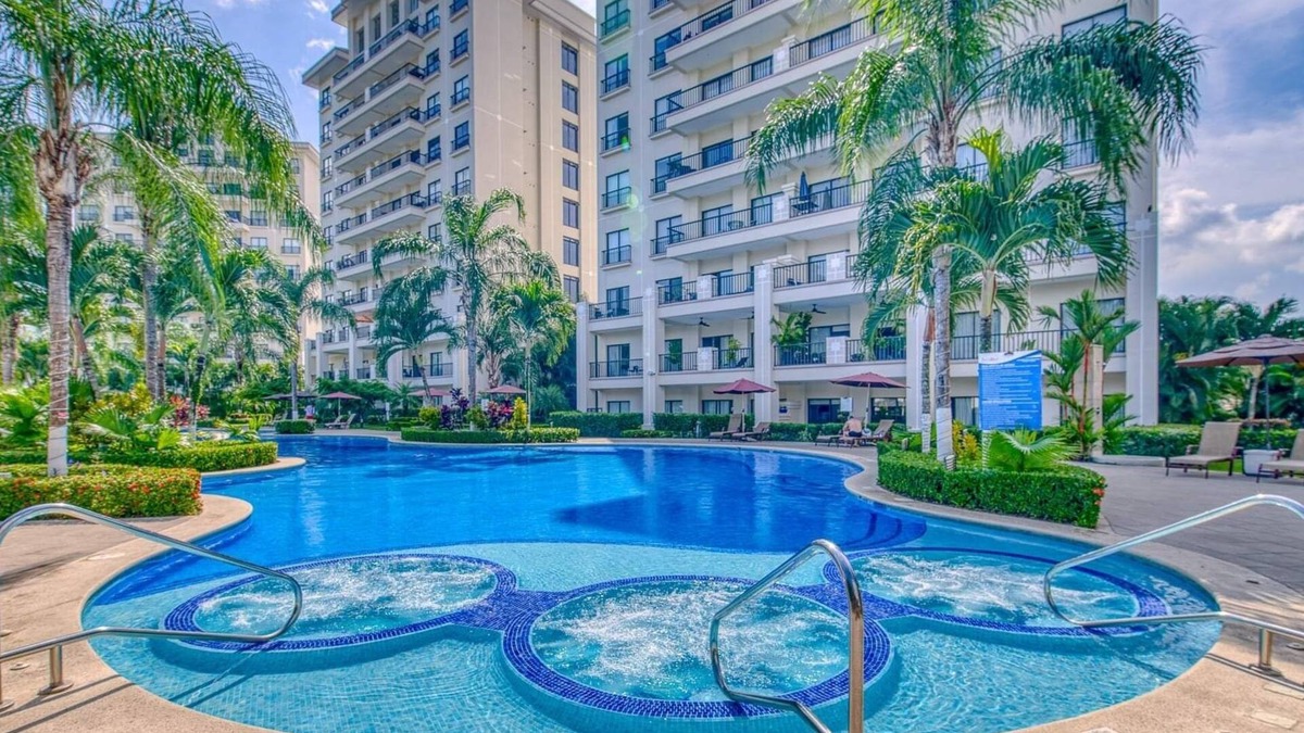 Barrio Santa Lucia Condo | JacoBay Large 3 bd Panoramic views with Pool
