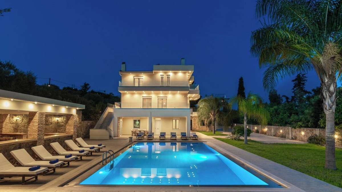 Souda Villa | Jacuzzi -BBQ-Big pool - Walk to beach & grocery store