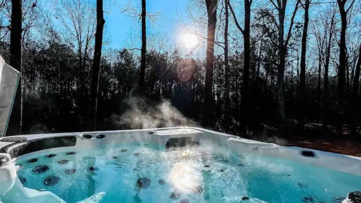 Eclectic House | Jacuzzi Cottage at Lake Martin Kowaliga Bay