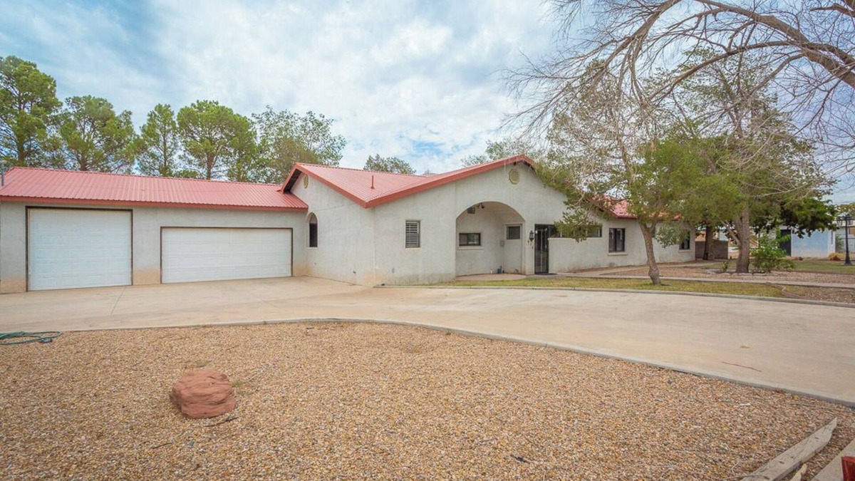 Artesia House | Jacuzzi Home - 5 min drive to FLETC!