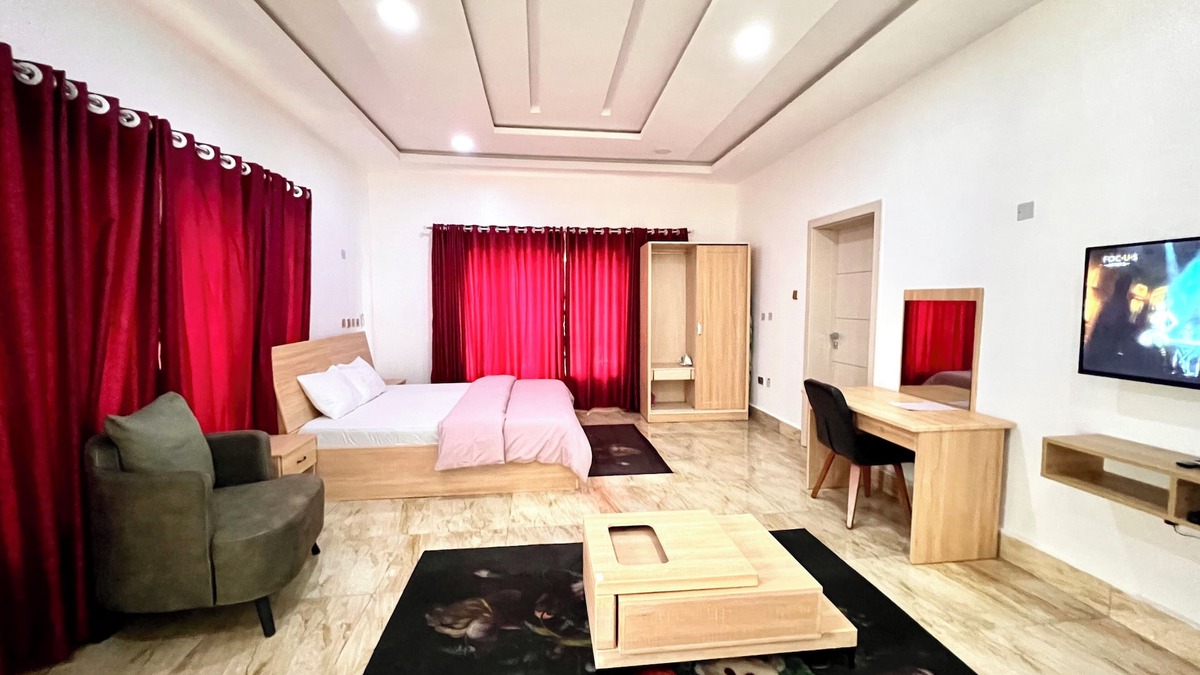 Utako Apartment | JACUZZI LOVE CONDO at UTAKO ABUJA. 24hrs LIT with AC, WIFI & KITCHEN