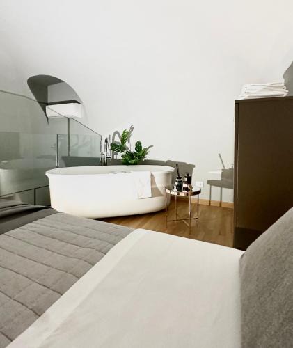Historic Centre Apartment | Jacuzzi Luxury Apartment in the Town Centre
