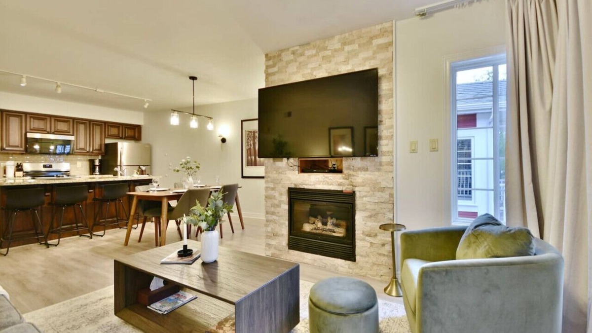 Oro-Medonte Condo | Jacuzzi Suite Relaxing Retreat
