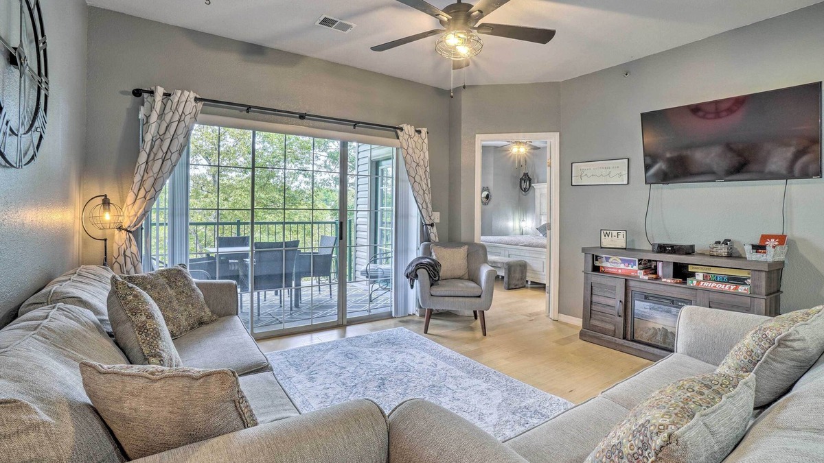 Branson Condo | Jacuzzi Tub: Branson Retreat ~ 4 Mi to Strip