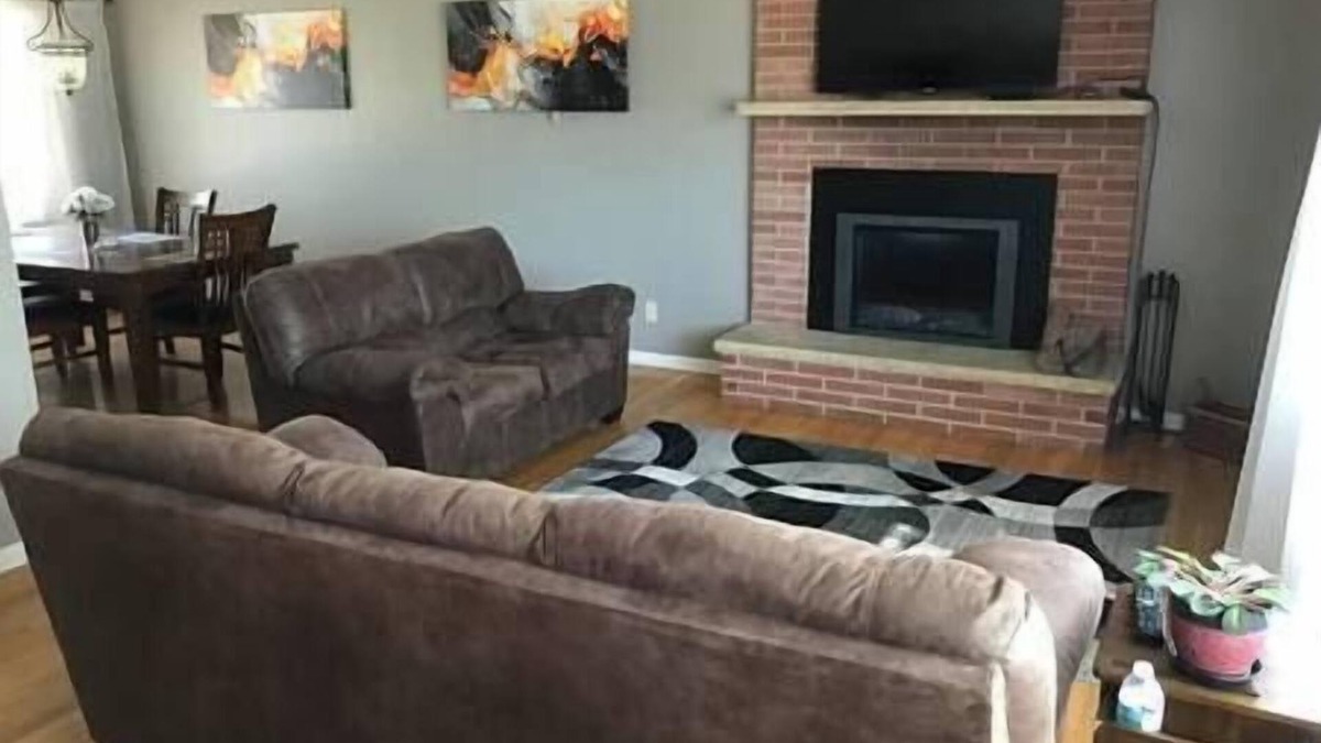 Dubuque House | Jacuzzi tub - fireplace - Self check-in- off street parking!