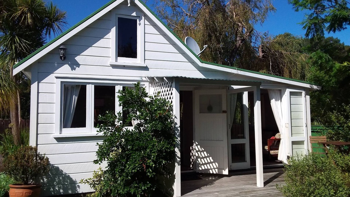 Coromandel Cottage | Jaed Cottage - Set on Sunny & Serene 1.75 Acres. Close to Town/wi-fi