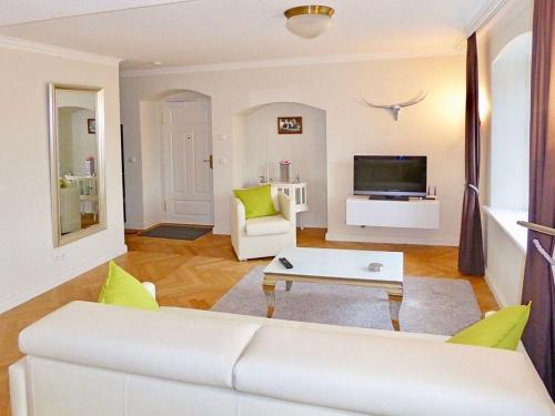 Hohen Niendorf Apartment | Jagdschloß zu Hohen Niendorf Fewo 1 ELEONORE