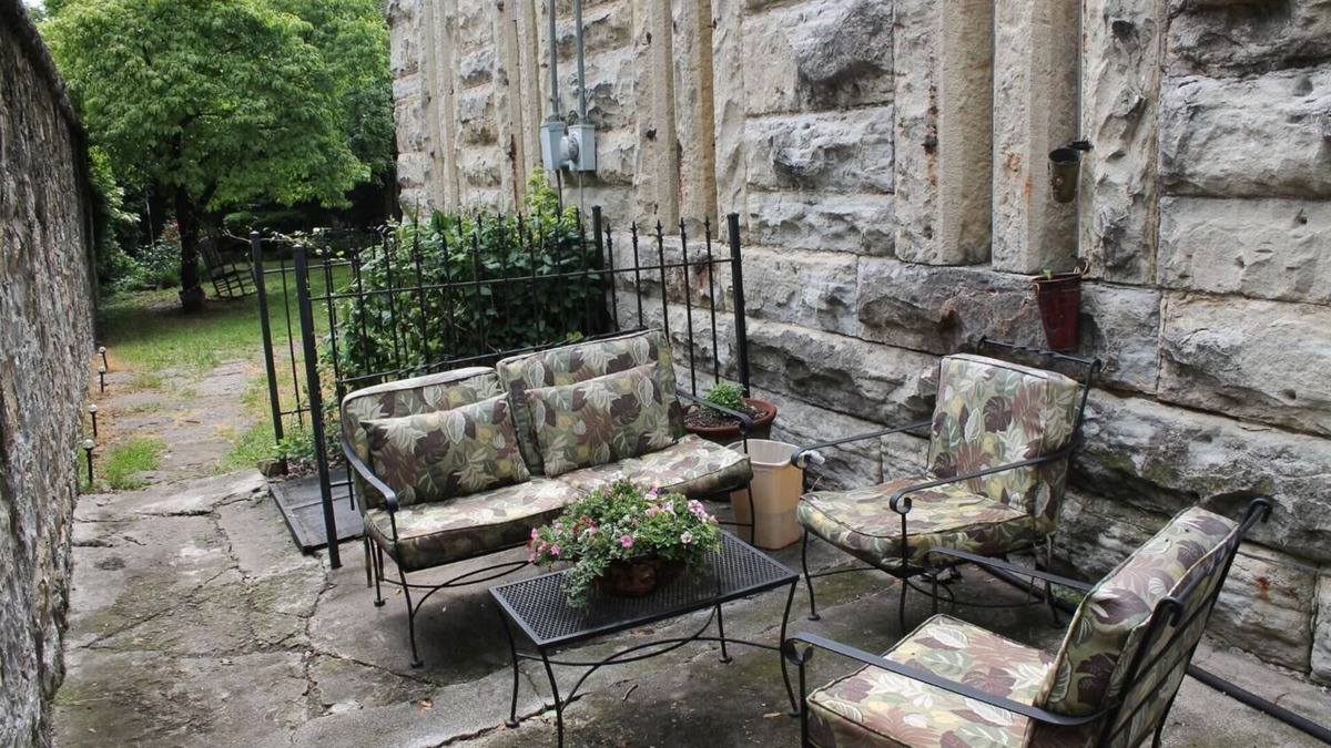 Bardstown Bed & Breakfast | Jailer's Inn