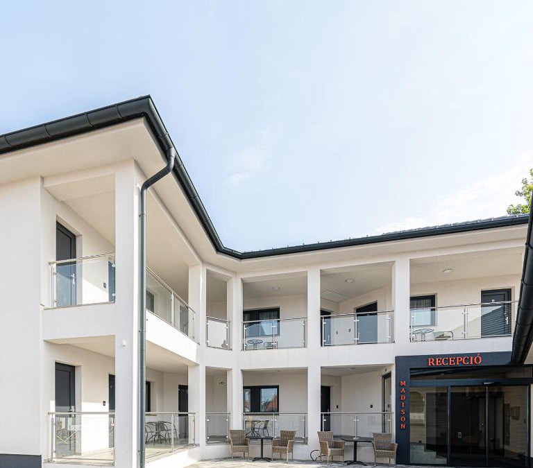 Kapuvar House | Jam Panzió