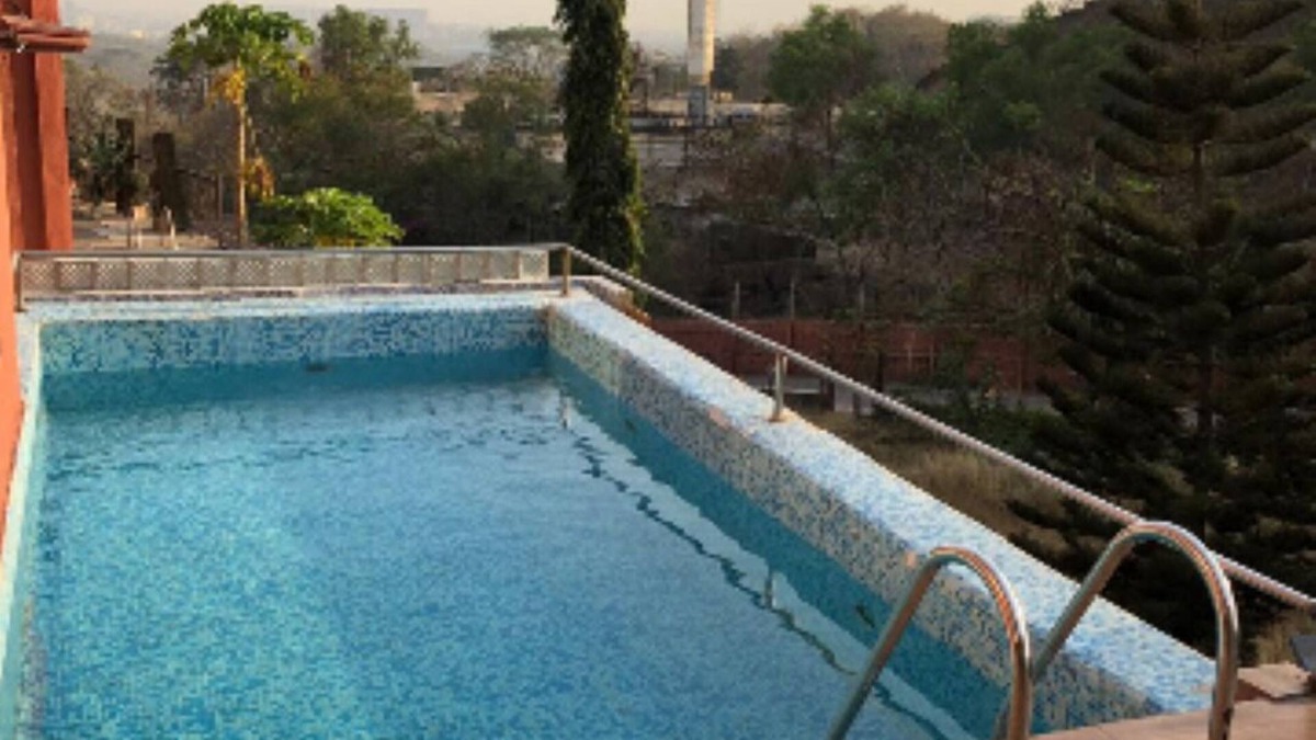 Aarey Colony Villa | Jame's Villa with Deck 4.5 mills away from CSMT Airport