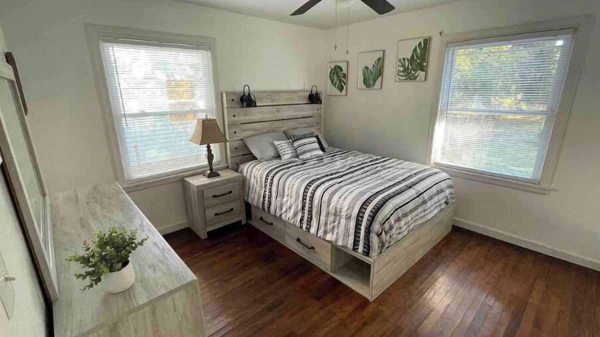 Ponca City House | James’ Modern Cheerful Home!