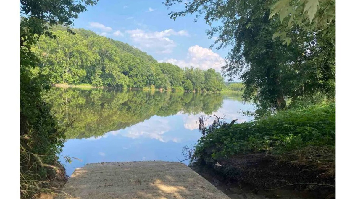 Schuyler House | James river Access Buckingham County Cabin