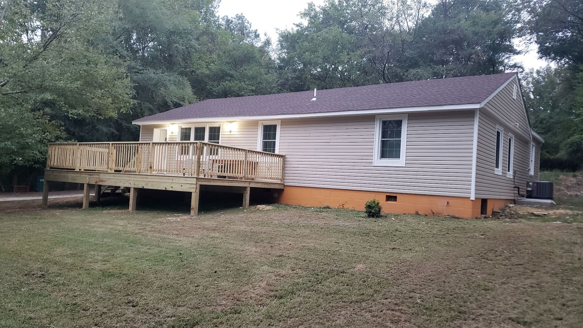 Ampthill House | James River Airbnb River House
