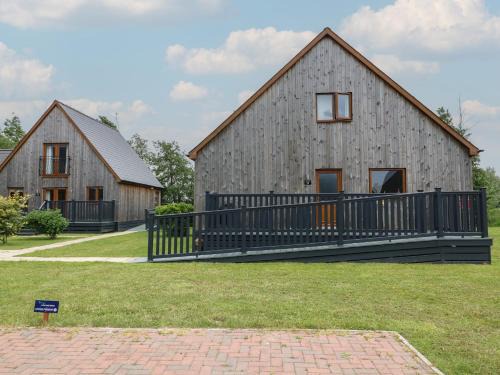 Brigg House | James Ville Marina Lodge 14