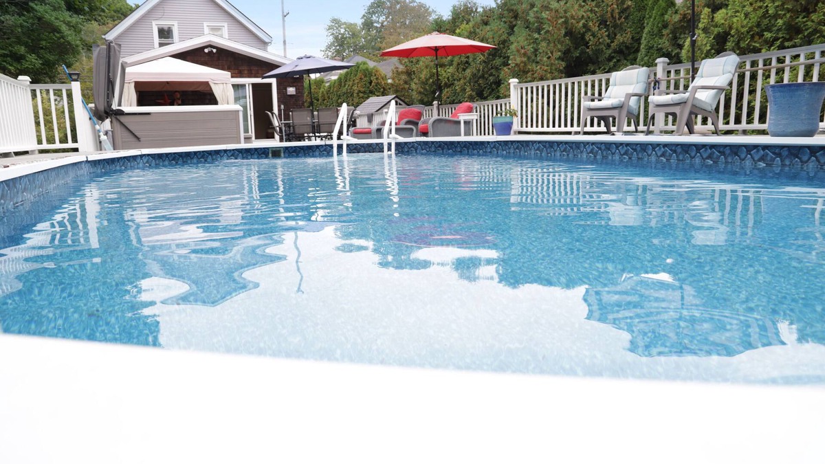 Jamestown Cottage | Jamestown in town, family-friendly cozy cottage near JNT beach/Newport, pets, ok