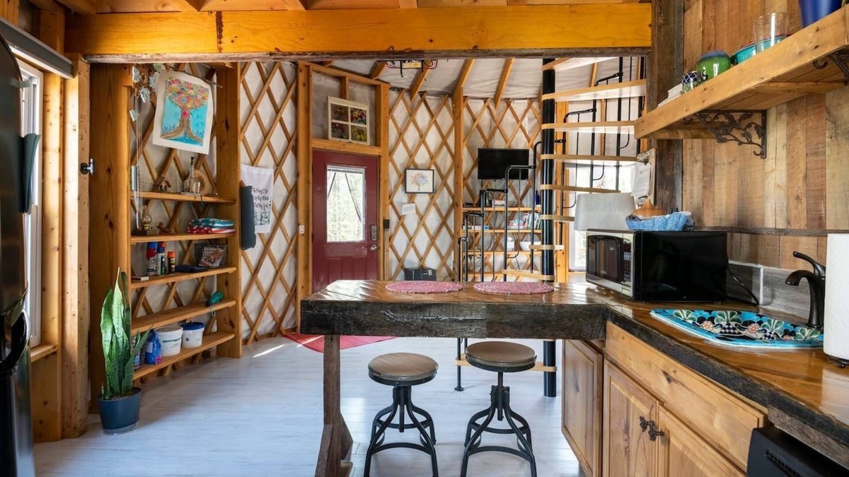 Fancy Gap Cottage | Jamie's Yurt on the BRPW, hot tub, views, 3 mile from I-77