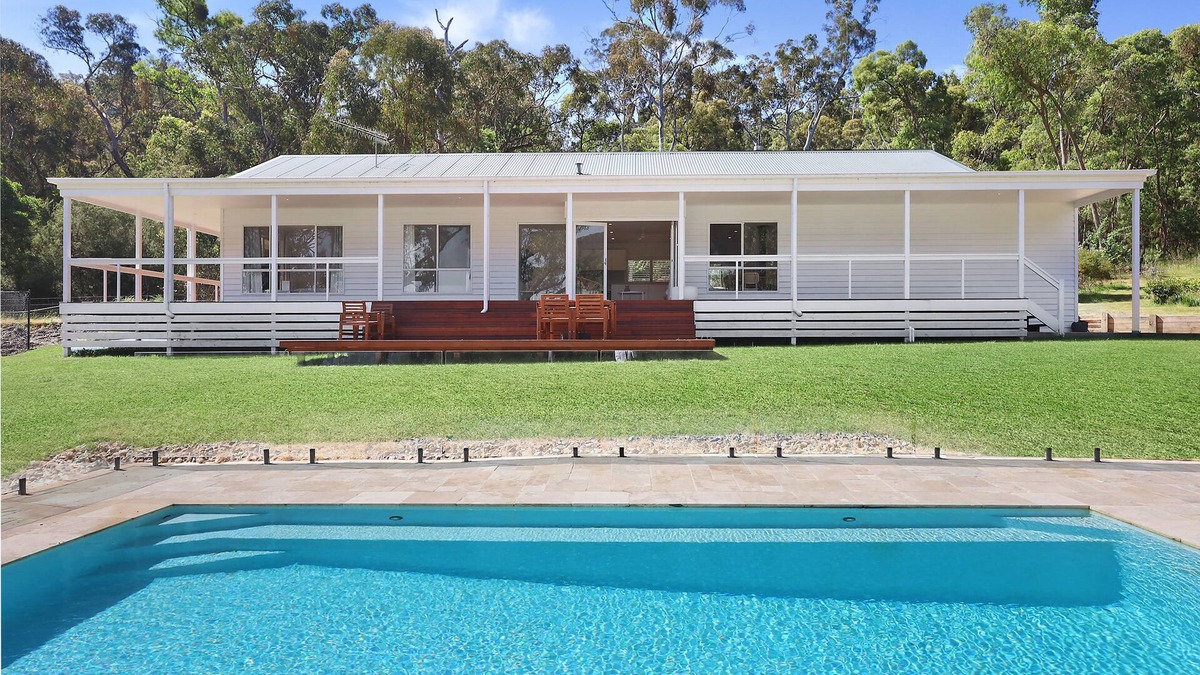 Jamieson House | Jamieson Lake Retreat - Waterfront