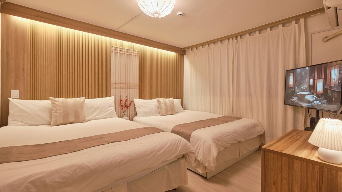 Seokchon-dong Apartment | [Jamsil & Seokchon Lake] Elegant & Comfortable 2-BR Retreat near Lotte World