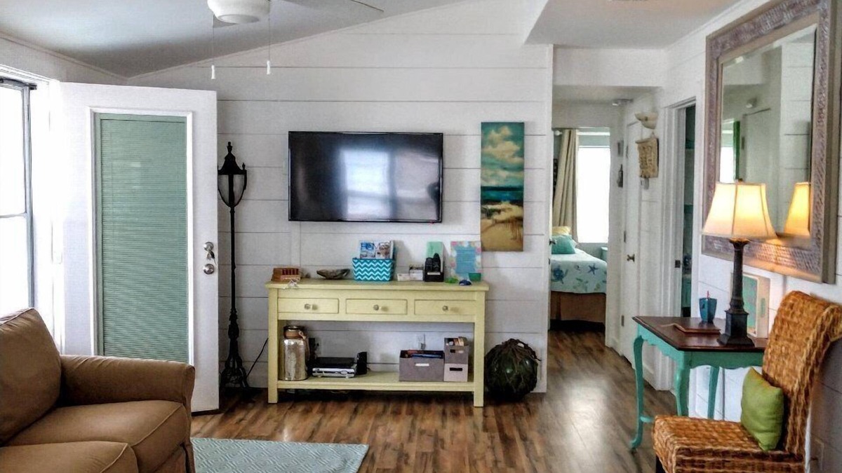 Butler Beach Cottage | Jan 2025 special rate.Cozy Butler Beach Cottage near St. Auggie Beach