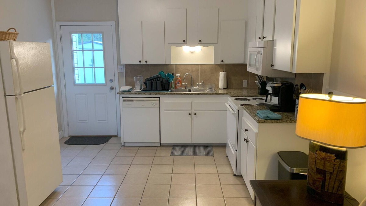 Gautier House | Jan's Cozy Cottage on the edge of town!