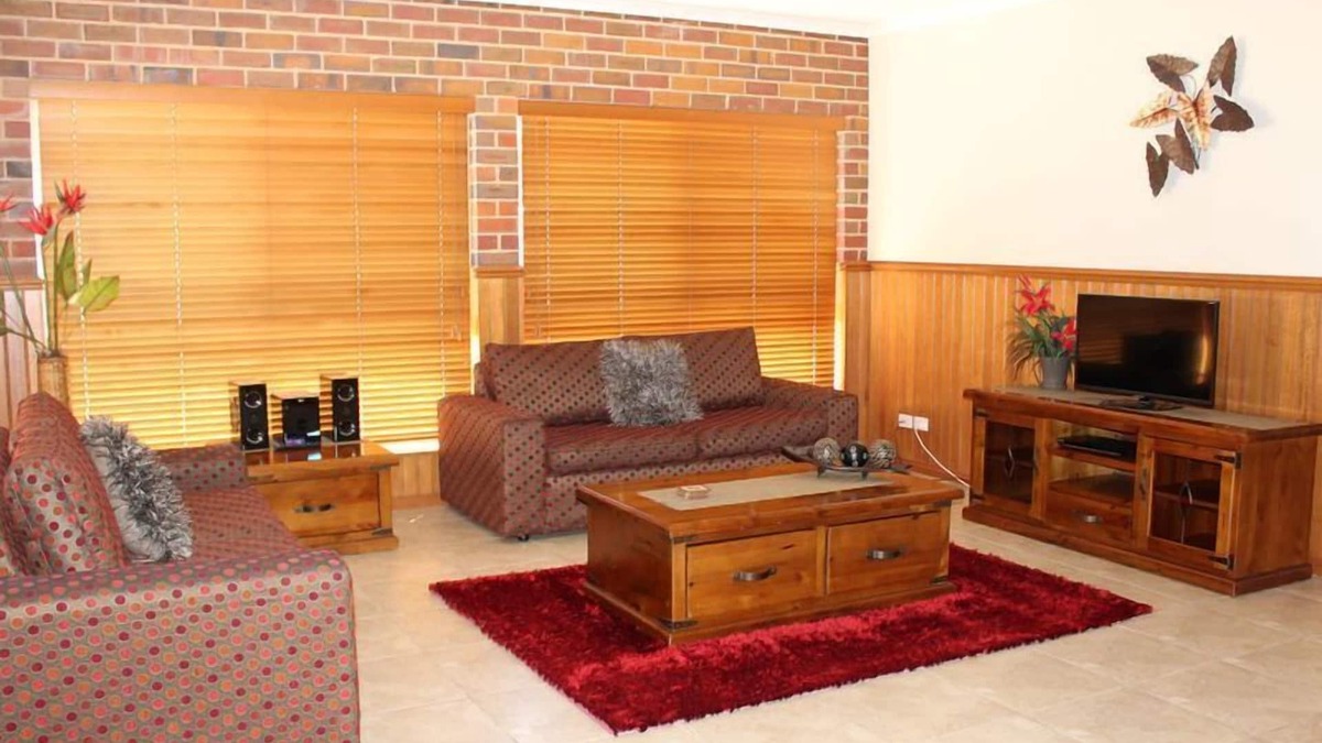Swan Hill House | Jana Manor 2 Townhouse Swan Hill