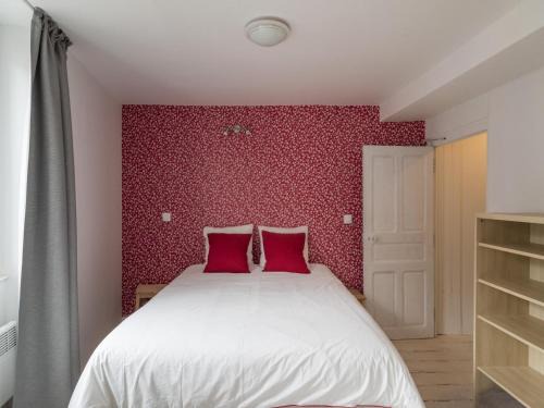 Dun-sur-Meuse House | Jane Austen Lake Retreat, cleaning included