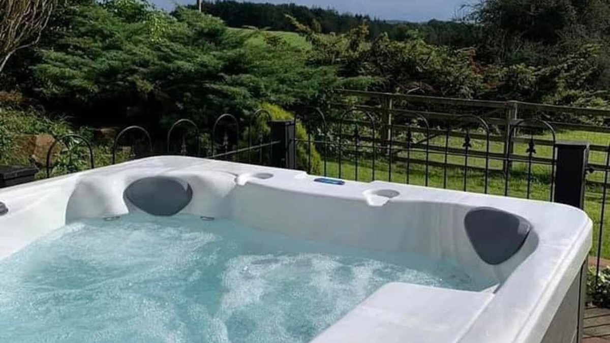 Thornhill Apartment | Jane Welsh Cottage - a cottage that sleeps 4 guests in 2 bedrooms