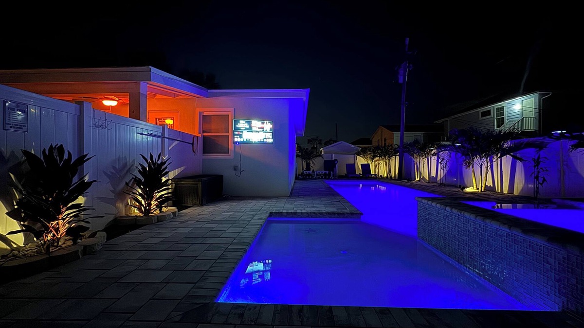Mid Island House | January Discount Available! ~ 🌴New Pool-Close to Beach-Modern Furnishings-2BR C