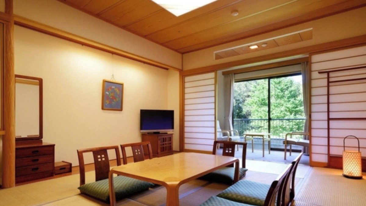 Iwanuma Hotel | Japanesestyle room with 10 tatami mats and a bath/Iwanuma Miyagi